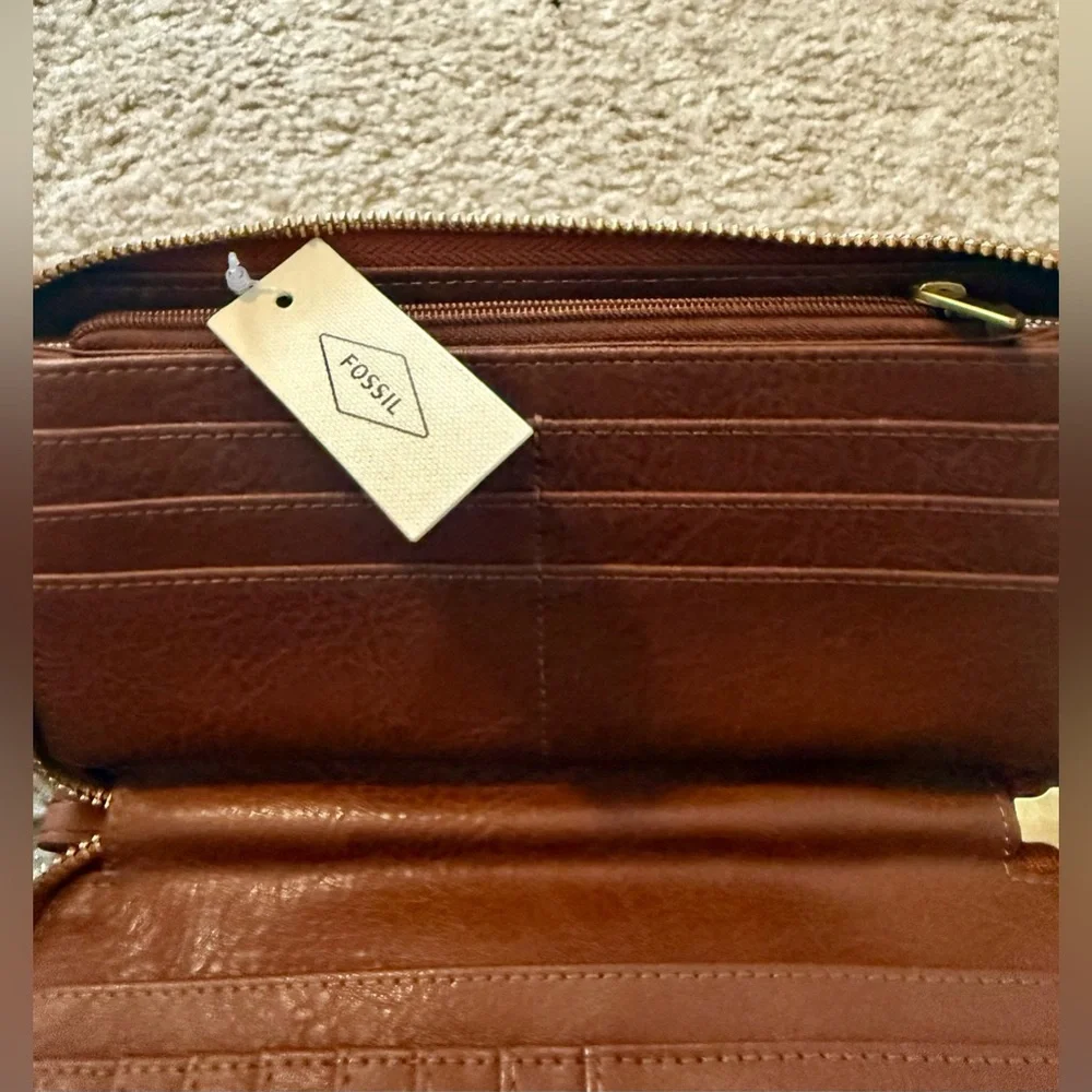 Fossil, large wallet. Brown. NWT. Width 4.25 Length 8. - Picture 6 of 9